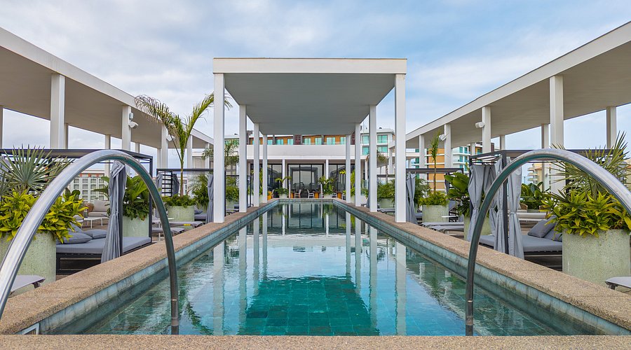 Hotel Mío rooftop pool